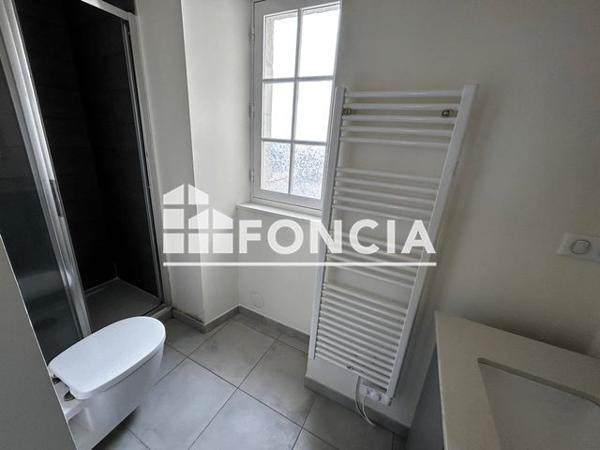 Location Appartement 2 pièces 46.8 m² - 15 RUE MAURICE MARTINEAU Saintes 17100