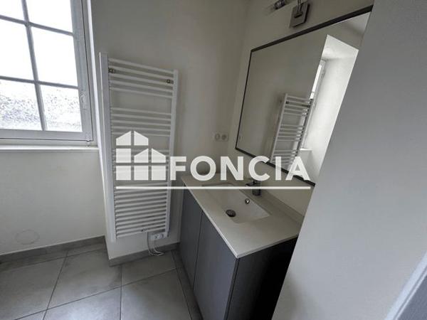 Location Appartement 2 pièces 46.8 m² - 15 RUE MAURICE MARTINEAU Saintes 17100