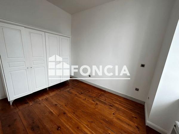 Location Appartement 2 pièces 46.8 m² - 15 RUE MAURICE MARTINEAU Saintes 17100