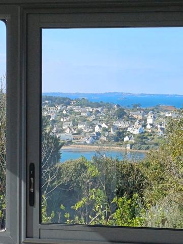 Plougasnou (29630) Plougasnou Primel, grande maison traditionnelle, 6 ch dont 5 de plain pied, grenier vue mer aménageable, sous