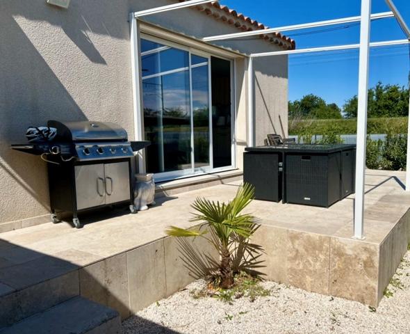 EXCLUSIVITE A SAINT SATURNIN LES AVIGNON JONQUERETTES - MAISON A LOUER DE PLAIN PIED DE 70 M² SUR TERRAIN DE 350 M² AVEC PISCINE
