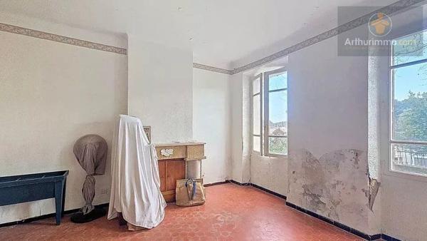 Vente                                                      Maison
                        
                     7 pièces                      177 m2                     à La Seyne-sur-Mer