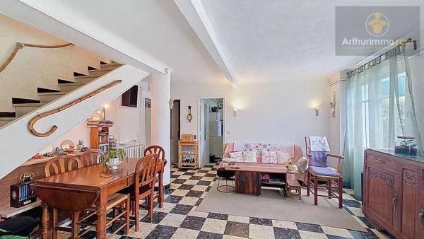 Vente                                                      Maison
                        
                     7 pièces                      177 m2                     à La Seyne-sur-Mer
