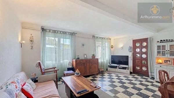 Vente                                                      Maison
                        
                     7 pièces                      177 m2                     à La Seyne-sur-Mer