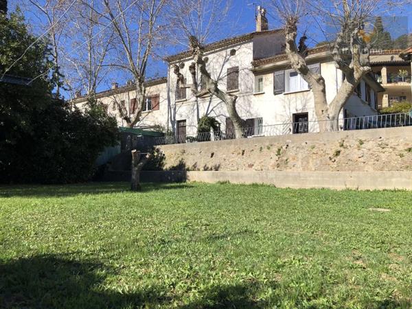 Vente                                                      Maison
                        
                     7 pièces                      177 m2                     à La Seyne-sur-Mer