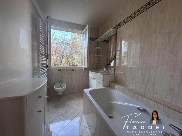 Grande maison familiale au centre de Limours