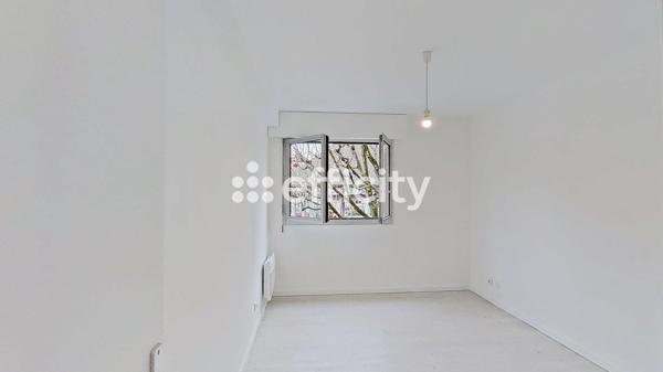 Appartement
         3 pièces
        - 80 m² 270 000 € *