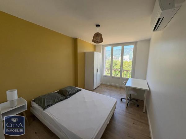 Appartement à louer 4 pièces 58.2m² Grenoble (38000)