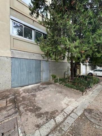 Parking fermé dans résidence sécurisée