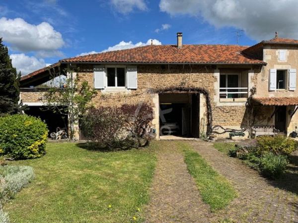 Belle maison de caractère sur 3 hect avec étangs