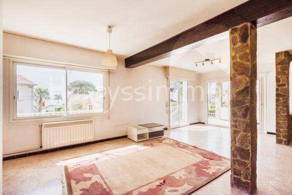 Maison
                                                                                                                                                                                                                                                                                                                        10 pièce(s)                                                                                                                                                                                                          7 chambre(s)                                                                                                                                                                                                          238  m²