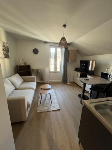 Appartement studio de charme 21 m2 hyper centre d'Aix les bains entièrement rénové et meublé