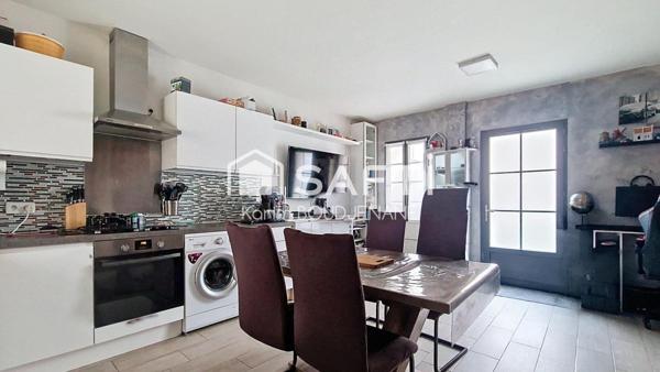 Maison de ville, 2 chambres, une cour, 2 parkings