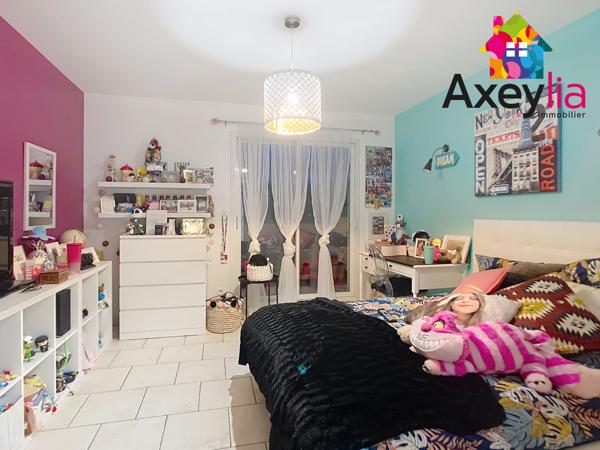 Villerest (42300) A VENDRE - VILLEREST - BELLE MAISON CONTEMPORAINE AVEC TROIS CHAMBRES ET TERRAIN CONSTRUCTIBLE DE 4324M2