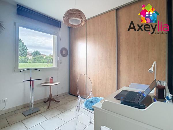 Villerest (42300) A VENDRE - VILLEREST - BELLE MAISON CONTEMPORAINE AVEC TROIS CHAMBRES ET TERRAIN CONSTRUCTIBLE DE 4324M2