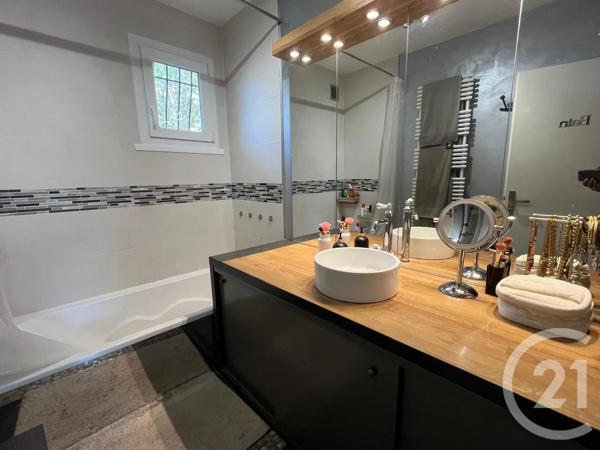 Maison à vendre  4 pièces - 104 m 2   CRUSEILLES  - 74