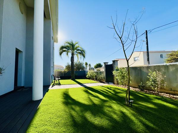 Exclusivité - (34430 ) SAINT JEAN DE VEDAS - EXCLUSIVITE - VILLA 6 pièces - 289 m2 - 3 Chambres - Piscine