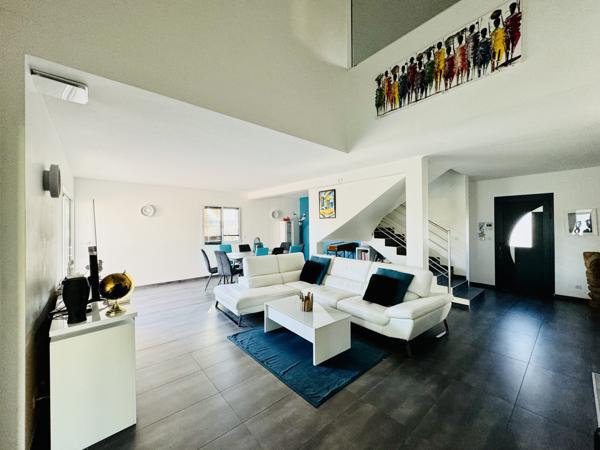 Exclusivité - (34430 ) SAINT JEAN DE VEDAS - EXCLUSIVITE - VILLA 6 pièces - 289 m2 - 3 Chambres - Piscine
