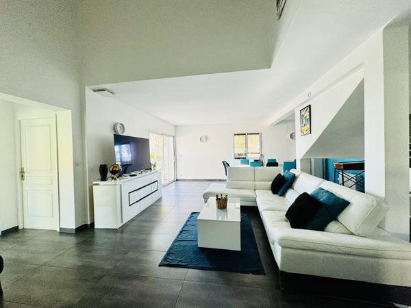 Exclusivité - (34430 ) SAINT JEAN DE VEDAS - EXCLUSIVITE - VILLA 6 pièces - 289 m2 - 3 Chambres - Piscine