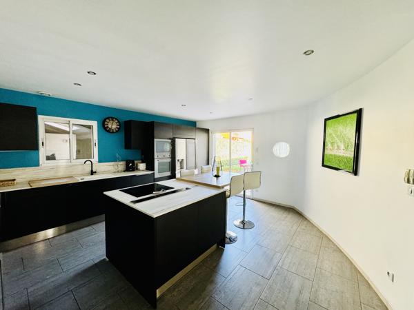 Exclusivité - (34430 ) SAINT JEAN DE VEDAS - EXCLUSIVITE - VILLA 6 pièces - 289 m2 - 3 Chambres - Piscine