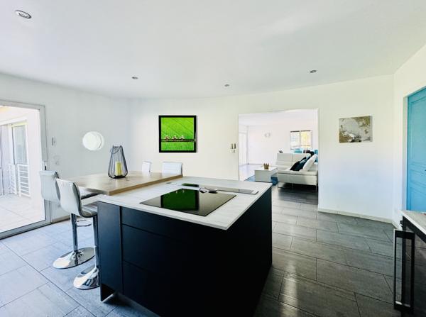Exclusivité - (34430 ) SAINT JEAN DE VEDAS - EXCLUSIVITE - VILLA 6 pièces - 289 m2 - 3 Chambres - Piscine