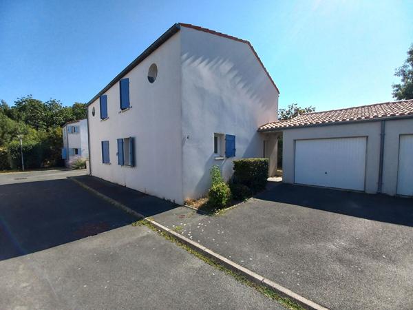 Charmante villa 4 pièces avec garage, terrasse et jardin au coeur d'une résidence avec piscine