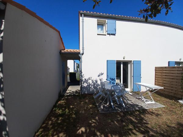 Charmante villa 4 pièces avec garage, terrasse et jardin au coeur d'une résidence avec piscine