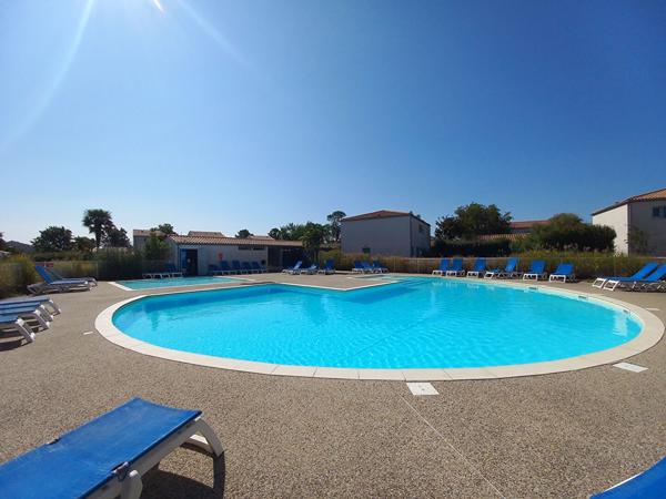 Charmante villa 4 pièces avec garage, terrasse et jardin au coeur d'une résidence avec piscine