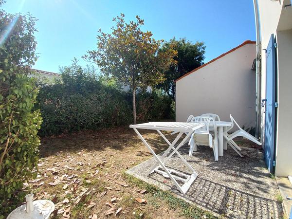 Charmante villa 4 pièces avec garage, terrasse et jardin au coeur d'une résidence avec piscine