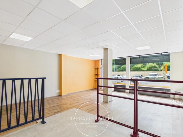 MURS COMMERCIAUX À VENDRE – EMPLACEMENT STRATÉGIQUE ENTRE SAINT-ÉTIENNE ET LYON