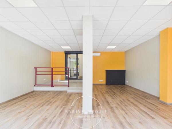 MURS COMMERCIAUX À VENDRE – EMPLACEMENT STRATÉGIQUE ENTRE SAINT-ÉTIENNE ET LYON