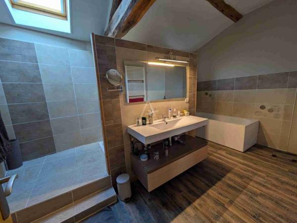 A 10 mn de Matha, belle et grande maison charentaise avec jardin