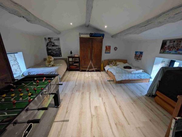 A 10 mn de Matha, belle et grande maison charentaise avec jardin