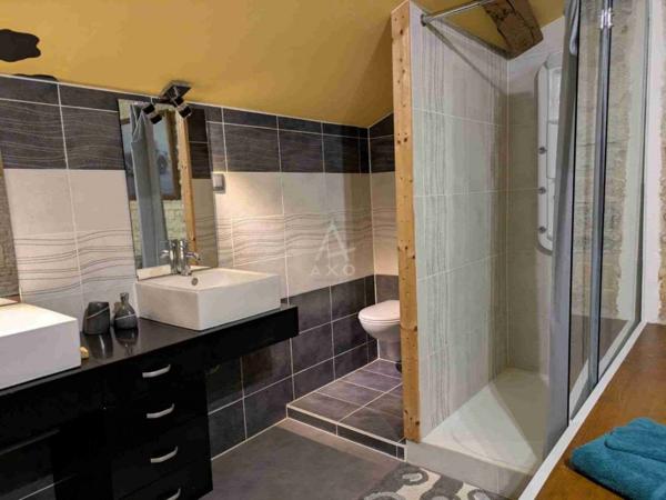 A 10 mn de Matha, belle et grande maison charentaise avec jardin