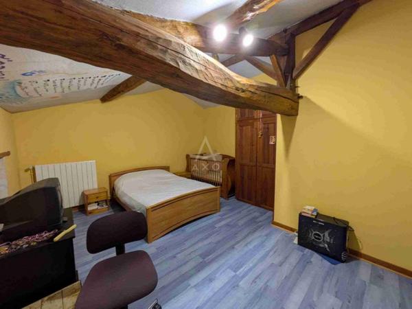 A 10 mn de Matha, belle et grande maison charentaise avec jardin