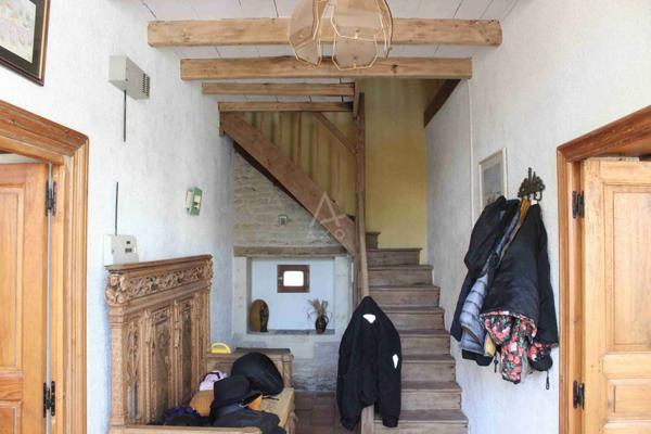 A 10 mn de Matha, belle et grande maison charentaise avec jardin