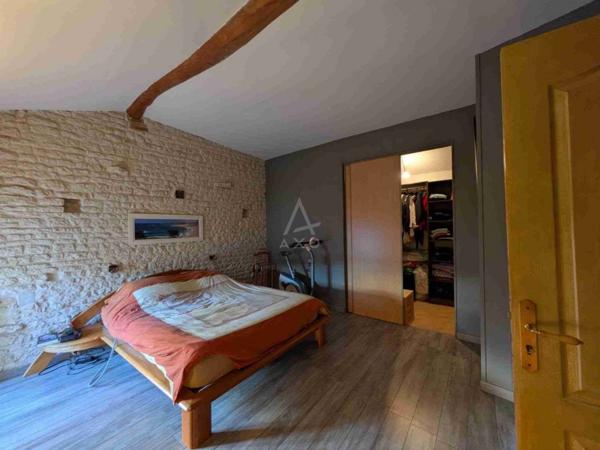 A 10 mn de Matha, belle et grande maison charentaise avec jardin