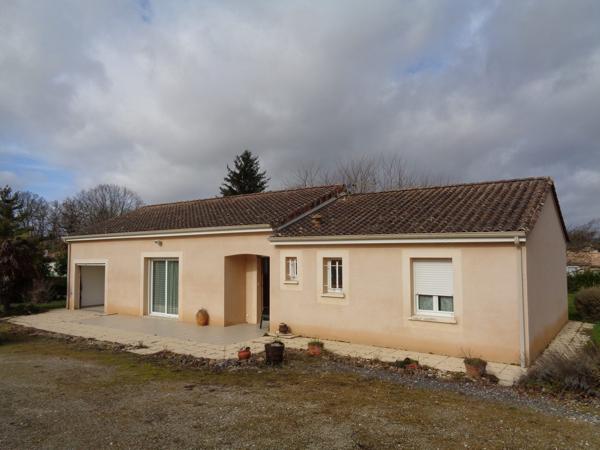 Superbe pavillon de plein pied de 95 m², 2315 m² de terrain, au calme, avec vues.