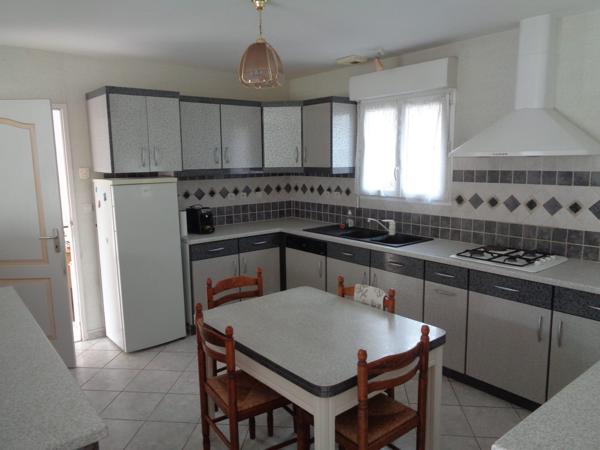 Superbe pavillon de plein pied de 95 m², 2315 m² de terrain, au calme, avec vues.