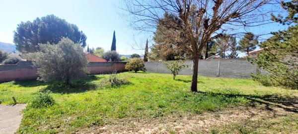 Terrain constructible viabilisé de 475M² Bize Minervois