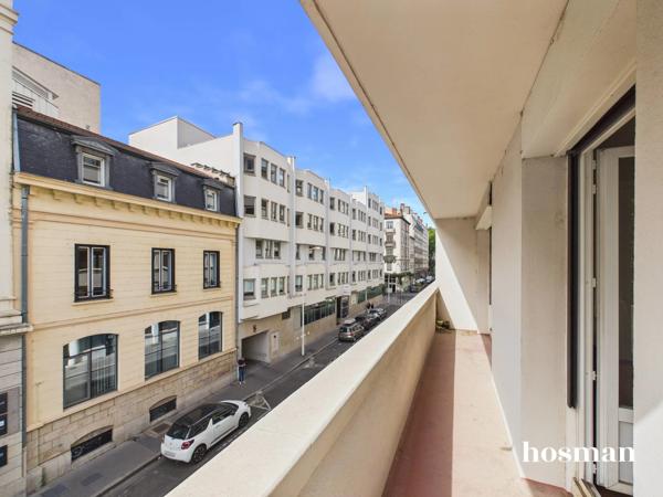 Lyon 6ᵉ – Adresse de Prestige & Potentiel Unique (80 m² + Balcon 10 m² + Parking) Habitation d'exception ou Bureaux de Standing : façonnez l'espace qui vous ressemble !