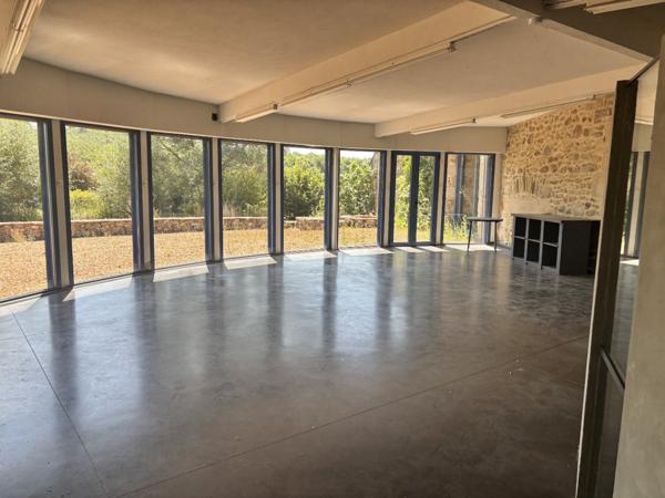 Maison avec 2 chambres, jardin 4296 m2, 212 m2 habitables.
