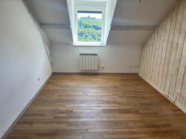Maison avec 2 chambres, jardin 4296 m2, 212 m2 habitables.