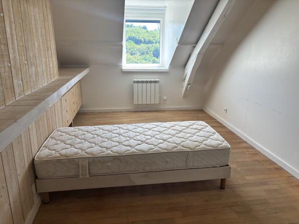 Maison avec 2 chambres, jardin 4296 m2, 212 m2 habitables.