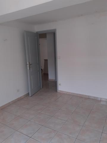 Les Arcs (83460) Aux Arcs-sur-Argens, appartement type 4 pièces avec JARDIN en indivision