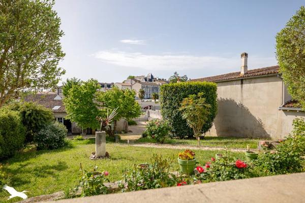 Maison à vendre |  Saintes |  6 pièces | 200 m²