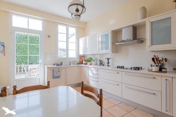 Maison à vendre |  Saintes |  6 pièces | 200 m²