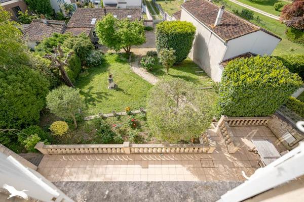 Maison à vendre |  Saintes |  6 pièces | 200 m²