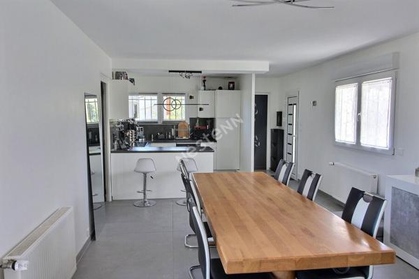 Maison de plain-pied - 3 chambres, jardin, garage et prestations récentes !
