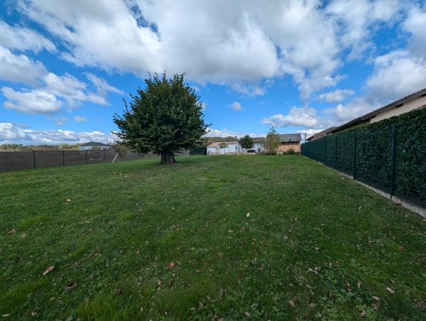 Mâcon (71000) à vendre proche MÂCON ( AIN) ,maison rénovée de 220 M2 P7 - joli terrain - gîte possible